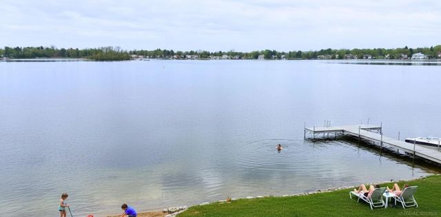 2799 Lochmoor Boulevard, Orion Twp, MI 48360