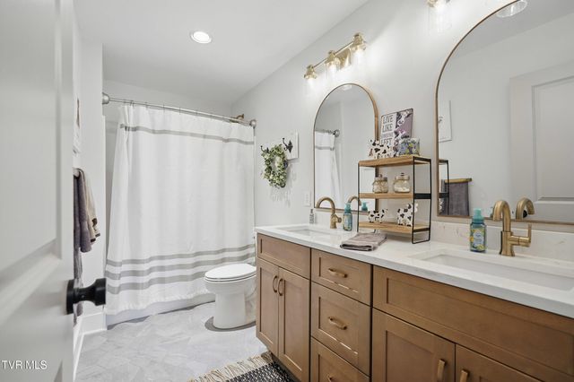 235 Winston Place, Johnson City, TN 37615