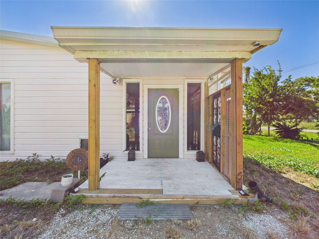 713 6th Street, Dickinson, TX 77539