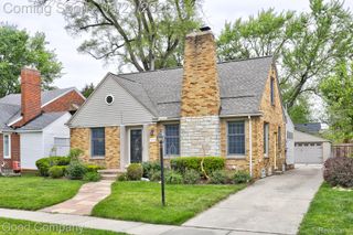 10074 Lincoln Drive, Huntington Woods, MI 48070