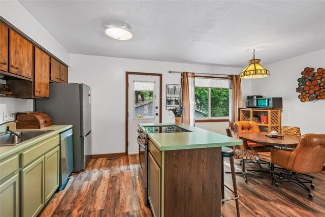 9189 Oakwood Drive, Norwalk, IA 50211
