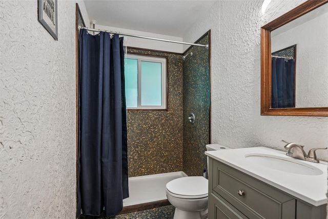 9189 Oakwood Drive, Norwalk, IA 50211