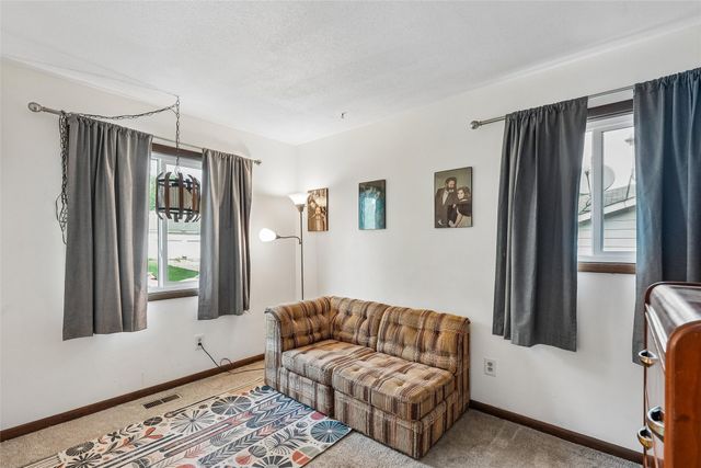 9189 Oakwood Drive, Norwalk, IA 50211