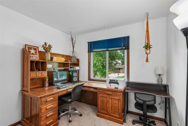 9189 Oakwood Drive, Norwalk, IA 50211