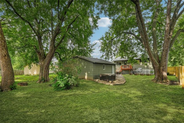 9189 Oakwood Drive, Norwalk, IA 50211
