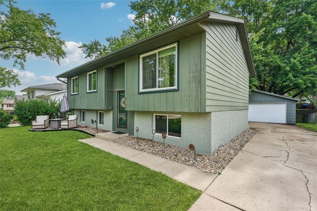 9189 Oakwood Drive, Norwalk, IA 50211