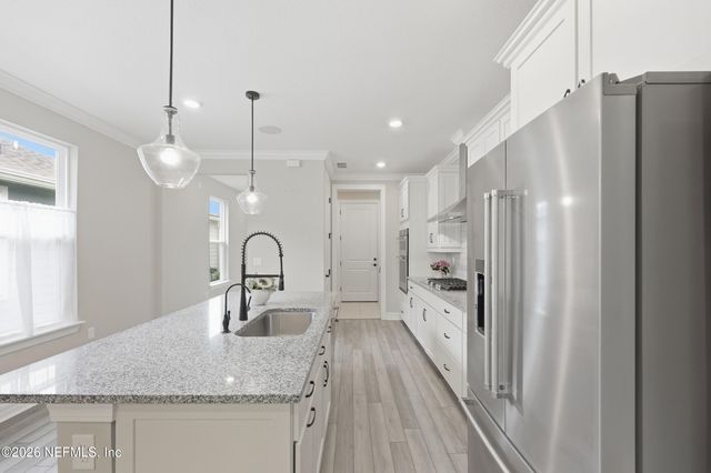 11097 CITY FRONT Drive, Jacksonville, FL 32256