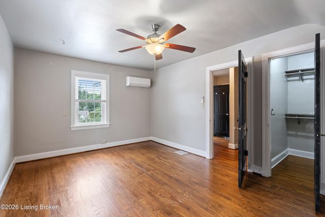 2609 Landor Ave, Louisville, KY 40205