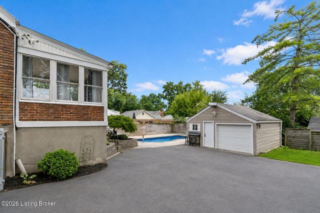 2609 Landor Ave, Louisville, KY 40205