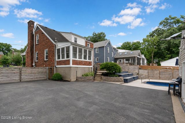 2609 Landor Ave, Louisville, KY 40205