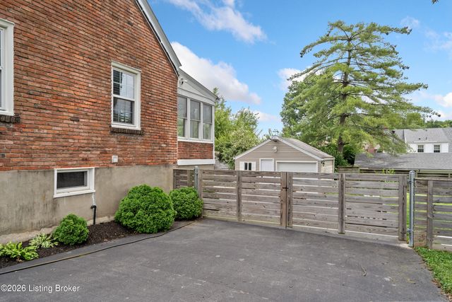 2609 Landor Ave, Louisville, KY 40205