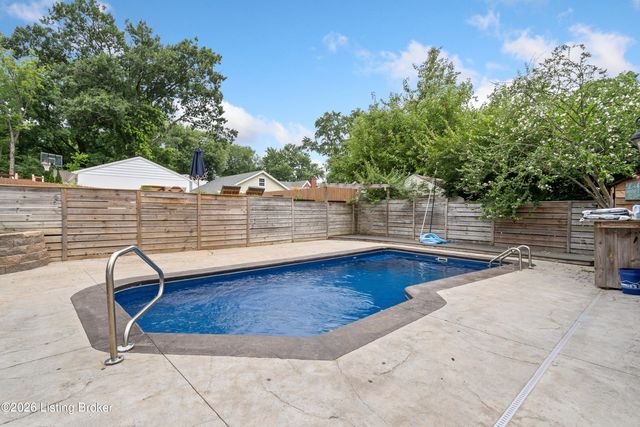 2609 Landor Ave, Louisville, KY 40205