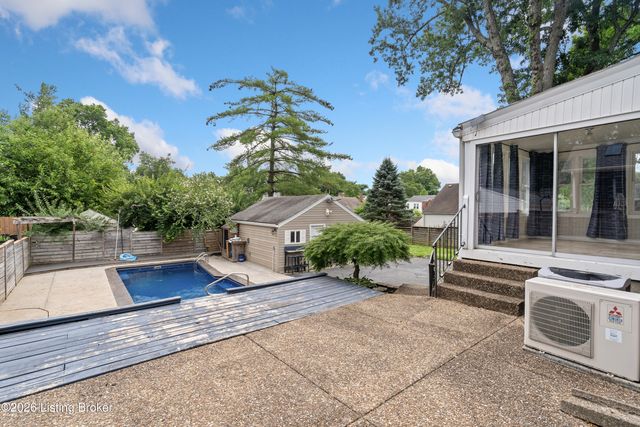 2609 Landor Ave, Louisville, KY 40205