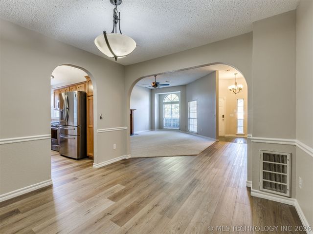 4212 S Oak Avenue, Broken Arrow, OK 74011