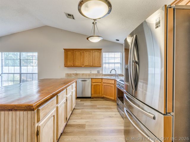 4212 S Oak Avenue, Broken Arrow, OK 74011