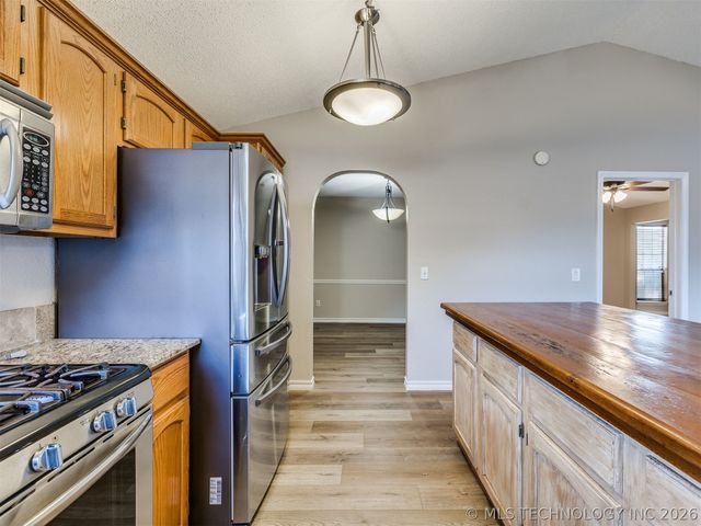 4212 S Oak Avenue, Broken Arrow, OK 74011