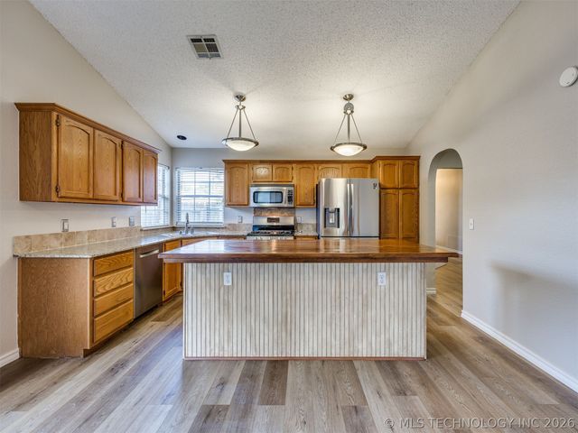 4212 S Oak Avenue, Broken Arrow, OK 74011