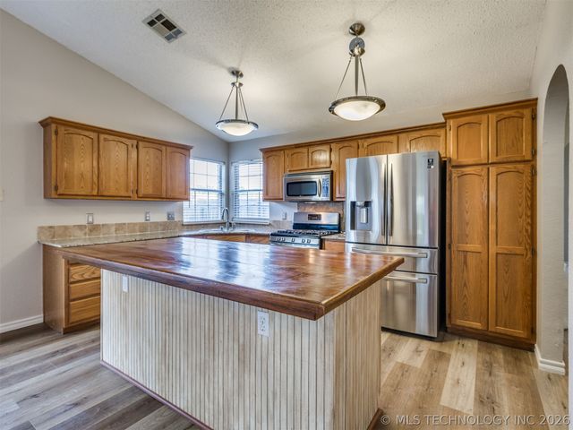 4212 S Oak Avenue, Broken Arrow, OK 74011