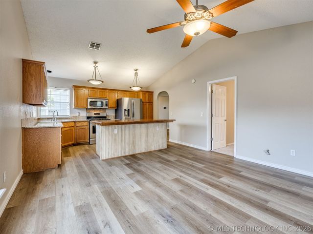 4212 S Oak Avenue, Broken Arrow, OK 74011