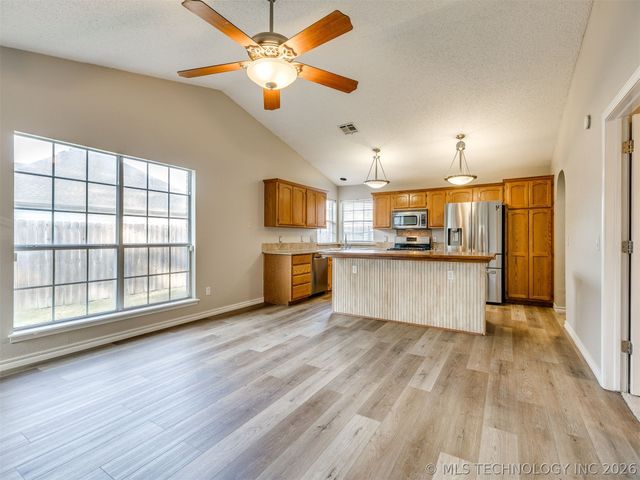 4212 S Oak Avenue, Broken Arrow, OK 74011