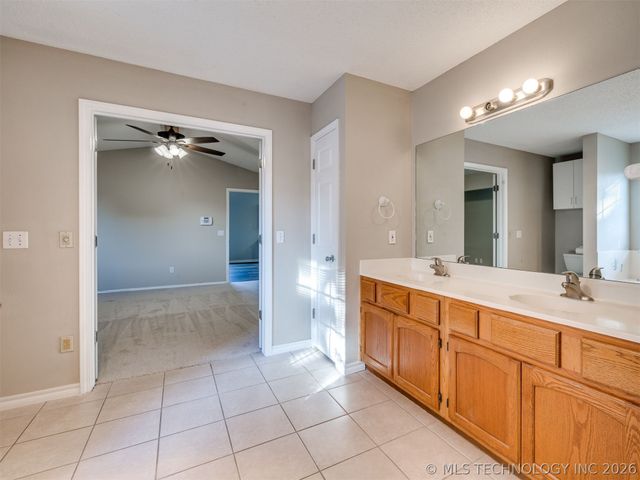 4212 S Oak Avenue, Broken Arrow, OK 74011