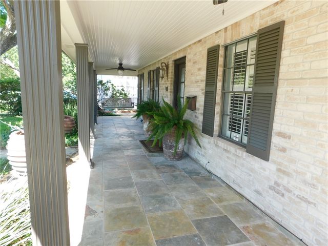 325 Del Mar Blvd, Corpus Christi, TX 78404