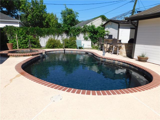 325 Del Mar Blvd, Corpus Christi, TX 78404