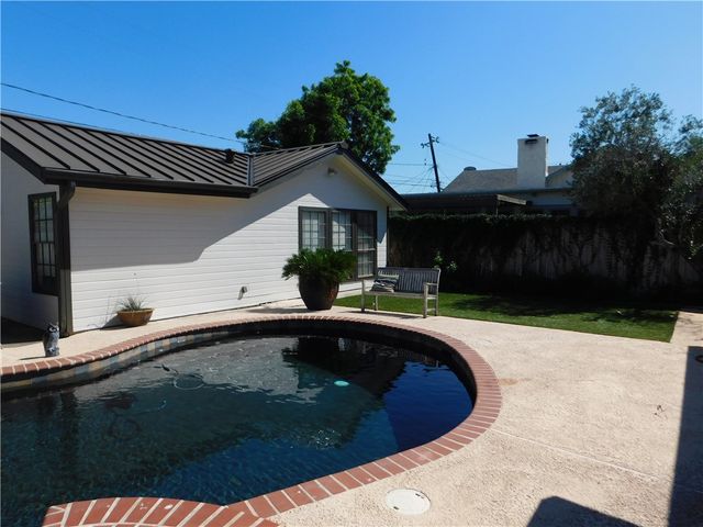 325 Del Mar Blvd, Corpus Christi, TX 78404