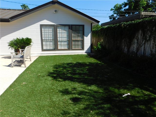 325 Del Mar Blvd, Corpus Christi, TX 78404