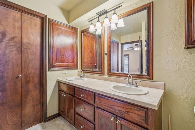 2505 NW 55th Place, Oklahoma City, OK 73112