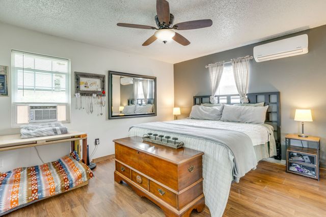 203 E Henderson Street, Itasca, TX 76055