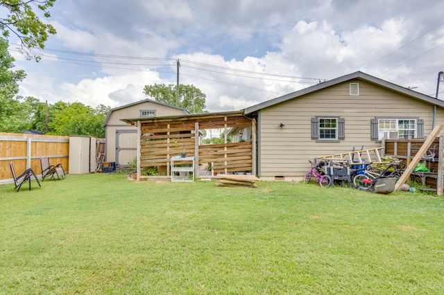 203 E Henderson Street, Itasca, TX 76055