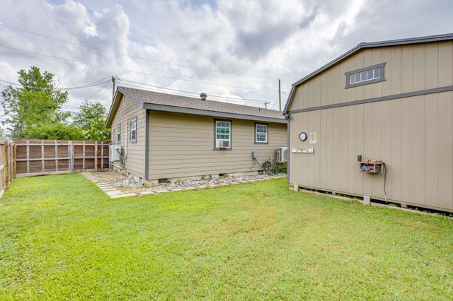 203 E Henderson Street, Itasca, TX 76055
