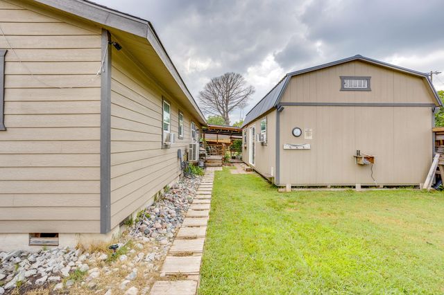 203 E Henderson Street, Itasca, TX 76055