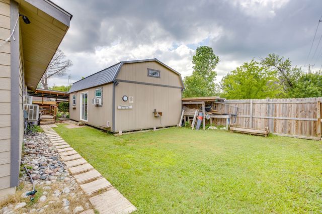 203 E Henderson Street, Itasca, TX 76055