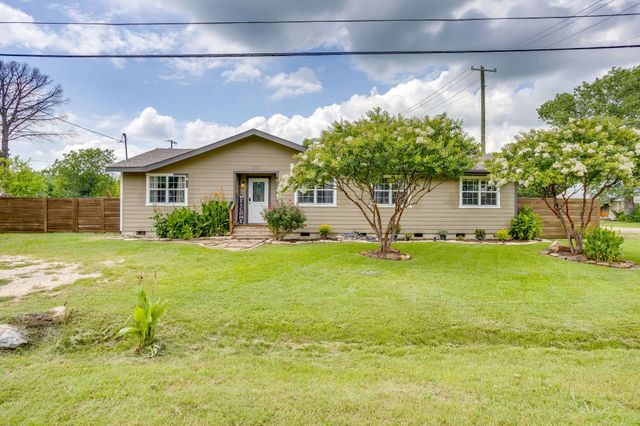 203 E Henderson Street, Itasca, TX 76055