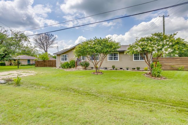 203 E Henderson Street, Itasca, TX 76055