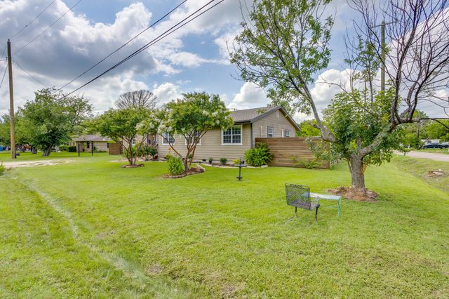 203 E Henderson Street, Itasca, TX 76055