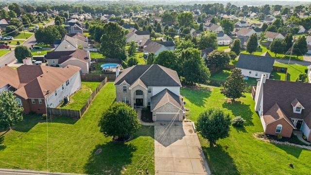 630 Holland Ridge Dr, La Vergne, TN 37086
