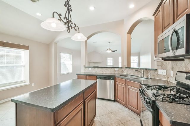 9902 Memorial Crossing Drive, Tomball, TX 77375