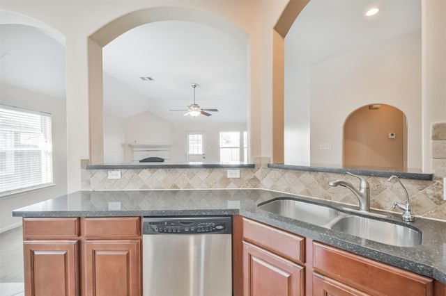 9902 Memorial Crossing Drive, Tomball, TX 77375
