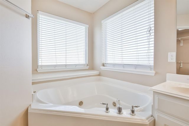 9902 Memorial Crossing Drive, Tomball, TX 77375