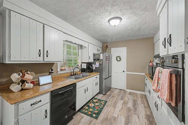 4 Shadowood Court, Silver Creek, GA 30173