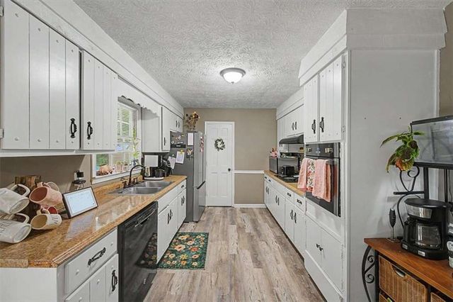 4 Shadowood Court, Silver Creek, GA 30173