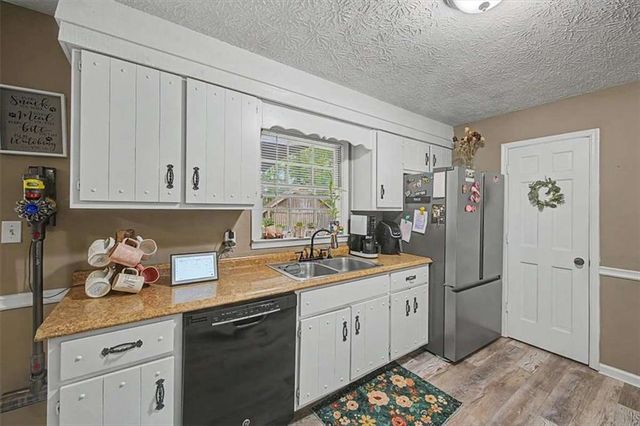 4 Shadowood Court, Silver Creek, GA 30173