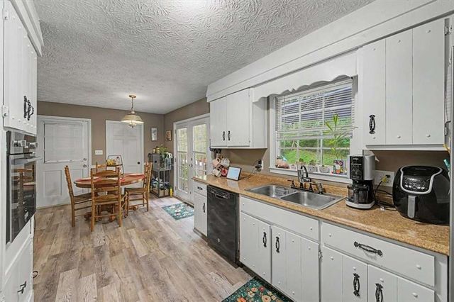 4 Shadowood Court, Silver Creek, GA 30173