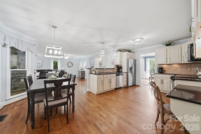 6253 Riviera Run Estates Drive, Hickory, NC 28601