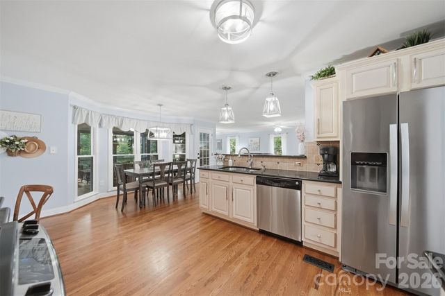 6253 Riviera Run Estates Drive, Hickory, NC 28601