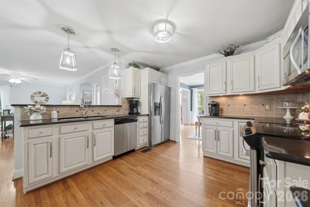 6253 Riviera Run Estates Drive, Hickory, NC 28601