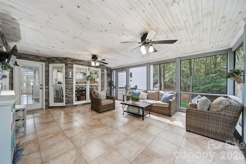 6253 Riviera Run Estates Drive, Hickory, NC 28601